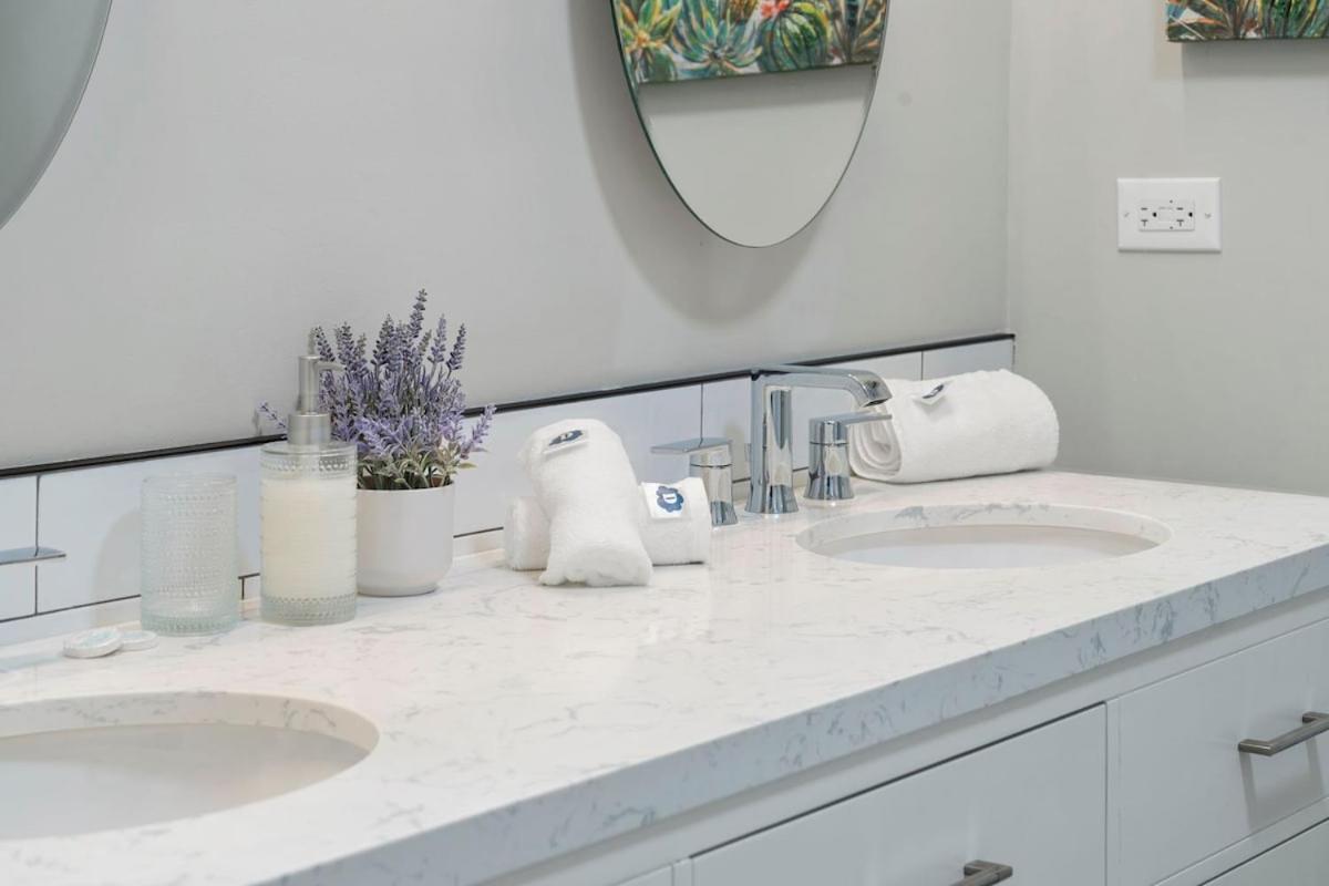 2 Bed & 3 Bath Chicago Condo Ngoại thất bức ảnh